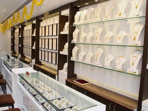 Malabar Gold & Diamonds Showroom Jobs 2026 – Store Roles in Kerala, Bengaluru, Hyderabad, Mumbai & Delhi NCR, Salary and How to Apply