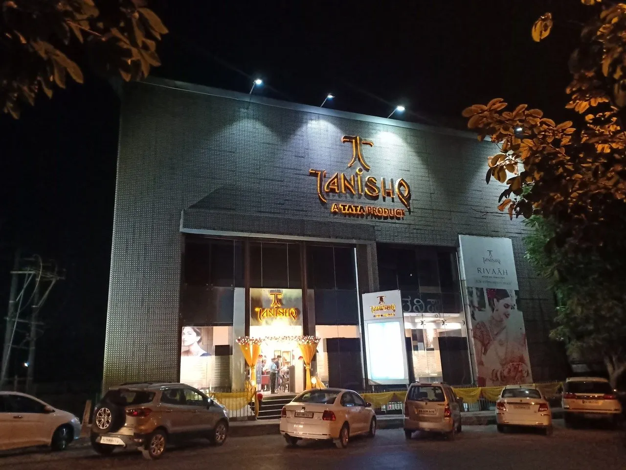 Tanishq Jewellery Store Jobs 2026 – Sales Associate, Cashier, Customer Relationship and Store Manager Roles, Salary and How to Apply