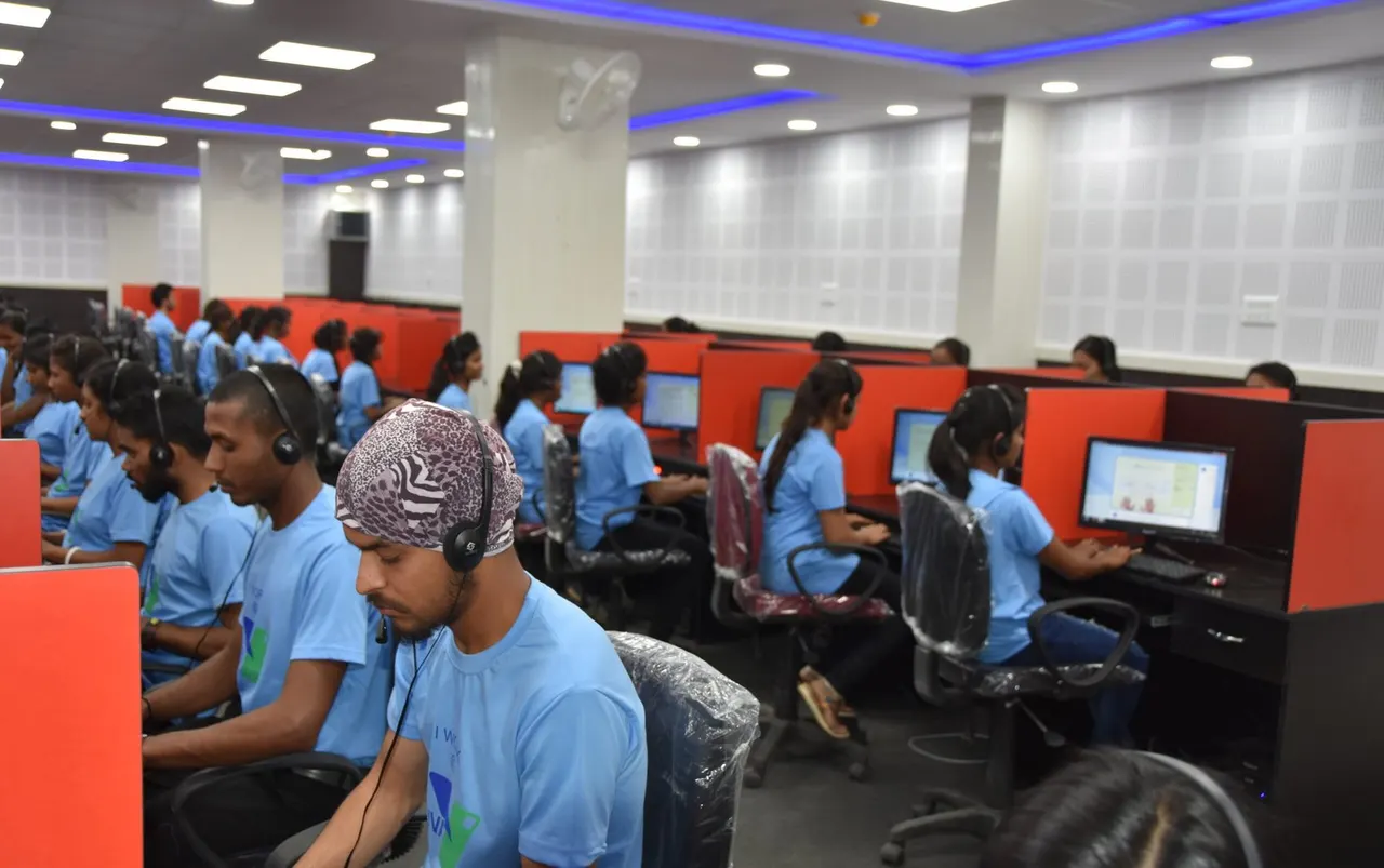 10th Pass & No Experience? Top Jobs Hiring Across India